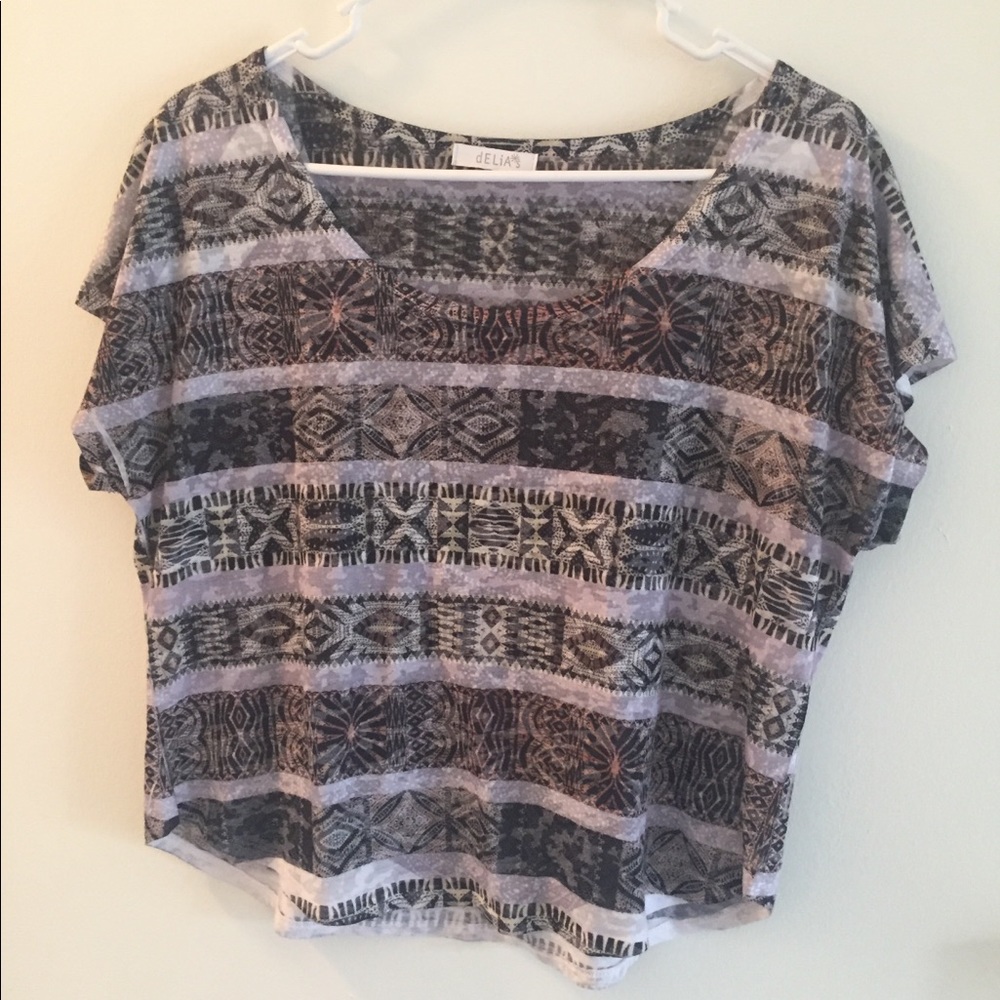 NWOT! Crop-top scoop neck aztec printed shirt